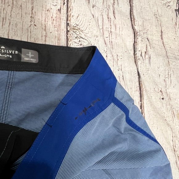Mens Quicksilver Blue Swim Trunks Swimwear Board Shorts - Picture 4 of 9